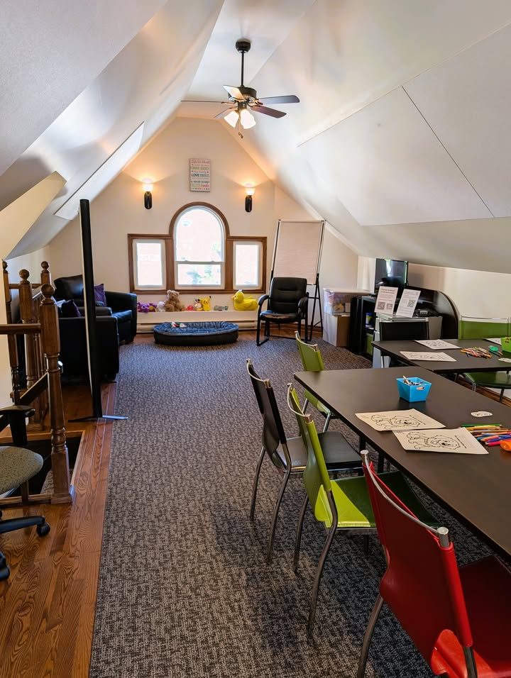 This past year, we were fortunate enough to connect with Child Witness Centre and tour their downtown Kitchener locations.