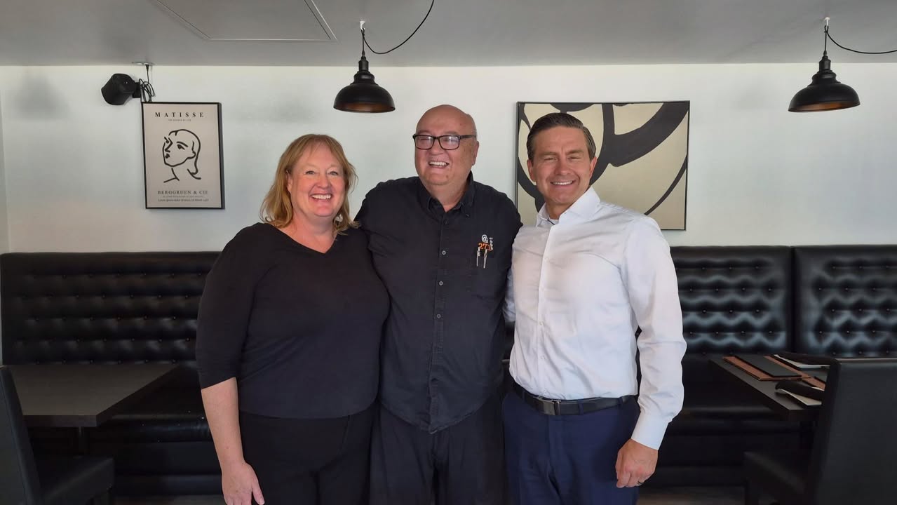 Local Business Highlight: 271 West Restaurant 🍽️ We stopped by 271 West Restaurant with @PierrePoilievre and had the chance to meet Zee, the owner, and hear…